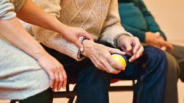 Comprendre l'Importance du Choix d'un Service d'Aide à Domicile pour les Aînés